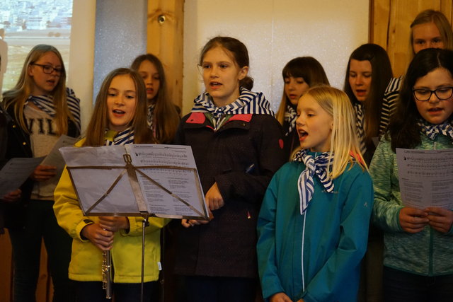 Der Chor der NNÖMS St. Aegyd unter der Leitung von Willi Stehr gab berührende Lieder zum Besten.