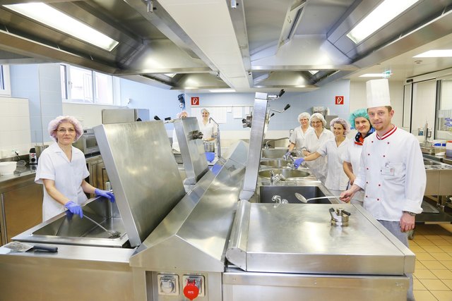 Das Team der Krankenhausküche erreichte ein großartiges Testergebnis bei der freiwilligen Hygieneüberprüfung.