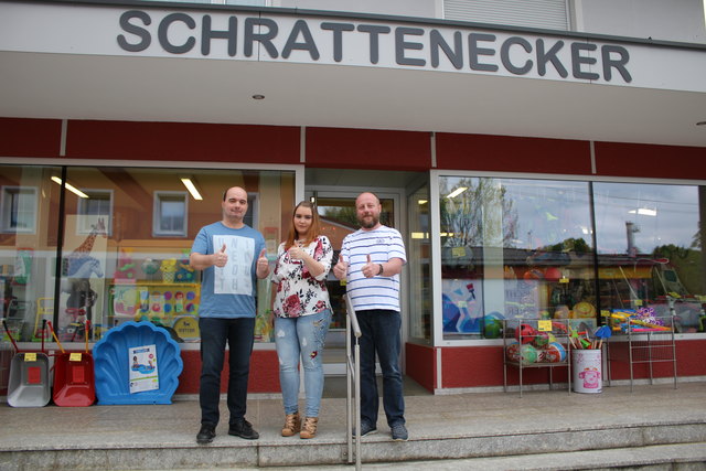 Das Vater-Tochter-Gespann Markus und Celina Froschauer übernehmen das Geschäft "Schrattenecker" von Stefan Schrattenecker (rechts) mit 1. Juni 2018.