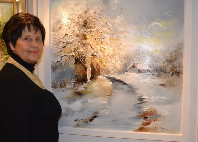 Die Mauthausner Malerin Monika Grubauer stellt in der "Galerie im Turm" zahlreiche Werke aus.