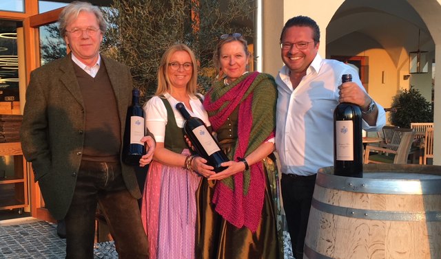 Familie Drennig und Familie Kodolitsch laden gemeinsam zu einem besonderen Abend. | Foto: KK