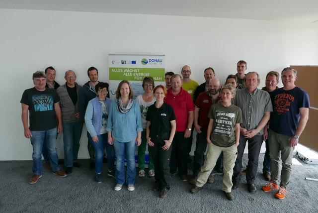 Gastgeber-Gemeinde Kirchberg mit DI Alfred Haubner (Bauamtsleiter) und Referent DI Gerhard Prähofer sowie den SchulungsteilnehmerInnen aus dem am LEADER-Projekt „Ökologische Gestaltung u. Pflege öffentlicher Grünräume“ beteiligten Gemeinden Absdorf, Fels, Grafenwörth, Großriedenthal, Judenau-Baumgarten, Kapelln, Königstetten, Langenrohr, Sieghartskirchen, Stetteldorf/Wagram, Tulbing, Tulln.