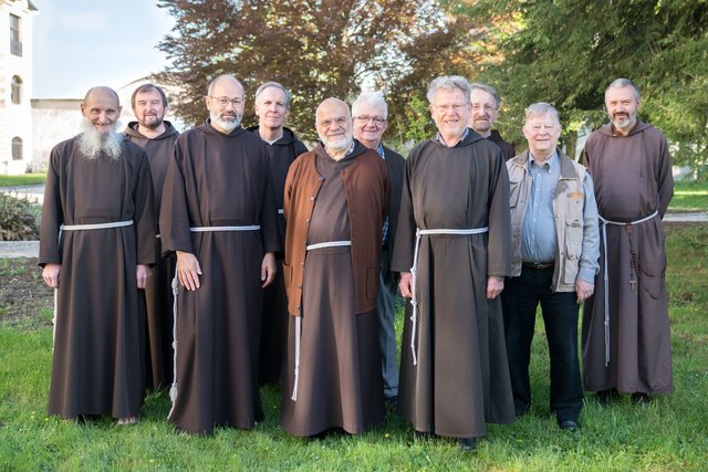 Die ranghöchsten Kapuziner Europas trafen sich diese Woche in Salzburg. Vlnr.: Br. Agostino Del Pietro (CH), Br. Adrian Curran (IRE), CENOC-Präsident Br. Marinus Parzinger (D), Br. James Boner (GB), Generalrat Br. Pio Murat, Br. Adri Geerts (B), Gastgeber Br. Erich Geir (A), Br. Charles Serignat (GB), Br. Piet van Heim (NL) und Br. Eric Bidot (F).  (c) Kapuziner/ M. Huber