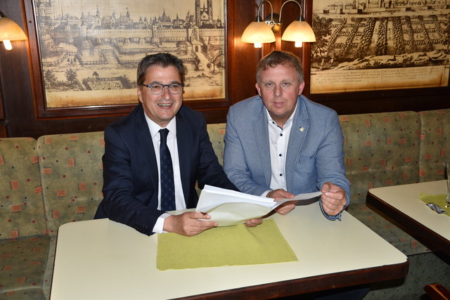 Peter Wittmann (l.) und Horst Karas: Stadt und Land miteinand' - gegen den Marienmarkt.