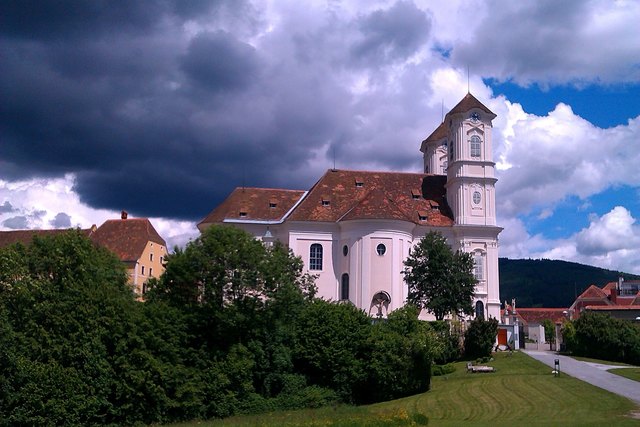 Weiz belegt Platz 32 im Zukunftsranking. Im Bild die denkmalgeschützte Weizbergkirche. | Foto: Andi Oisn/Wikimedia Commons/CC BY-SA 3.0 AT