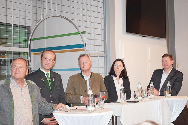 Podiumsdiskussion: Paul Pucher (Vorstand Siedlungsgenossenschaft Donawitz), Harald Rechberger (Leiter Studentenheim Josefinum und Jacobinum), Erhard Skupa, Architektin Andrea Röthl und Abg.z.NR. Bürgermeister Andreas Kühberger.