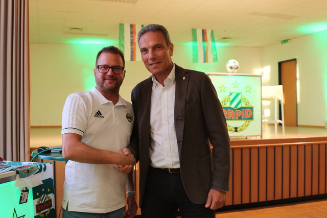 Gern gesehen: Rapid-Präsident M. Krammer (re.) u. C. Bauer. | Foto: Nim