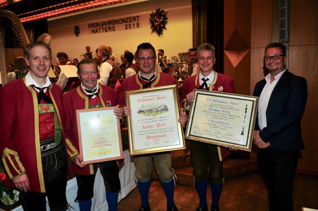 Hannes Mösl, Max Stecher und Hermann Götzl mit Obmann Helmut Fitzner und Bgm. Karl-Heinz Prinz.