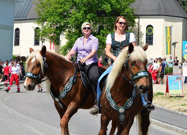 Birgit und Andrea auf Kaltblut Fuchsn