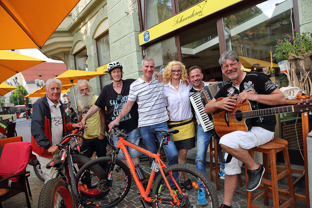 Am Foto vlnr.: Albert Madlener, Centauri Alpha, Horst Gradischnig, Ludwig & Sylke Schneider, Wolfgang Seebacher und Walter le Bar.
