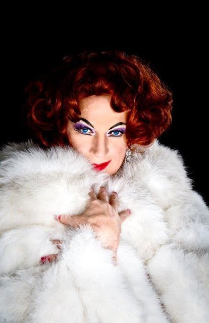 Dirk Smits als Zaza/Albin, ab 18. Mai in "La Cage aux Folles"