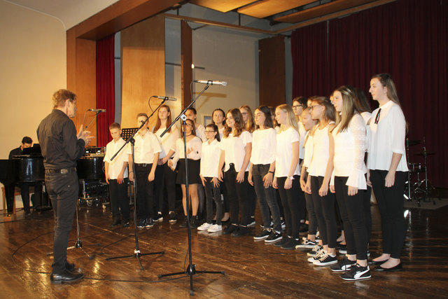 Unterstufenchor 3. + 4. Klasse) - Ltg: Mag. Heimo Nindl