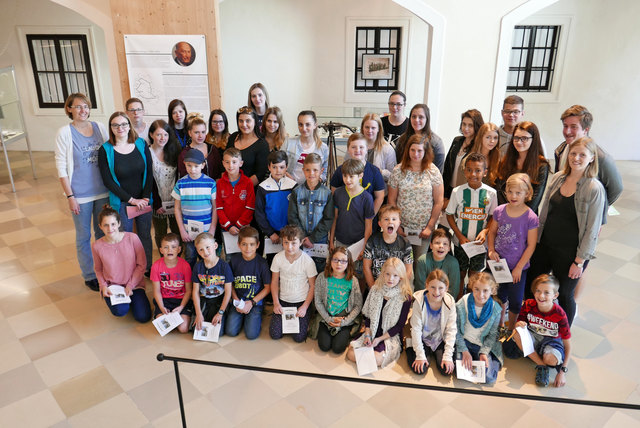 Gruppenfoto mit Agnes Wagner links und ihrer Kollegin aus der VS, Prof. Theresa Buchinger, rechts.