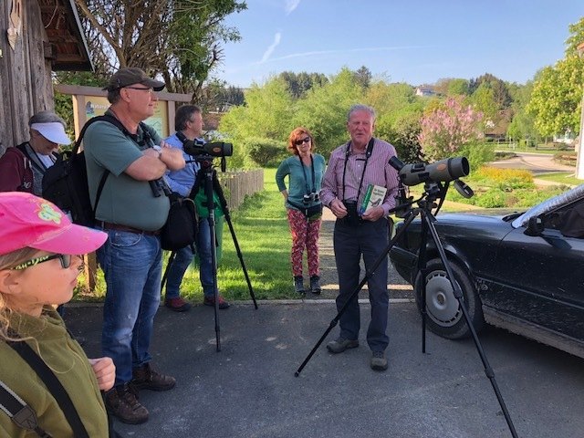 Birdwatching mit Franz Samwald (rechts) stand beim Paradiesfrühling auch auf dem Programm