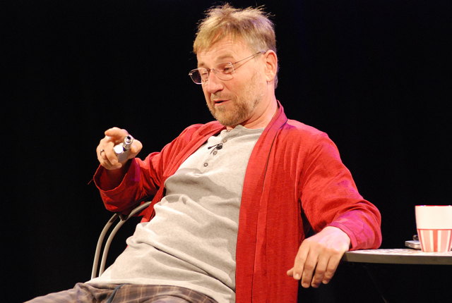 Roland Düringer in seinem 13. Soloprogramm als Kanzler.
