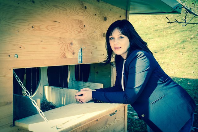 Verena Reitinger machte sich mit den Fertigteilhühnerställen selbstständig | Foto: KK/Reitinger