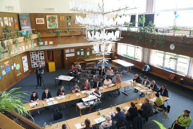 Der Reuttener Gemeinderat tagte in der Volksschule Archbach. Hier kam mit der Schlägerei ein brisantes Thema zur Sprache.