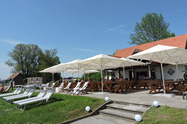Die neu gestaltete Anlage am Badesee Wildon lädt zum Erholen und Verweilen ein.