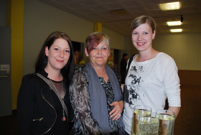 Irene und Johanna Egger mit Viktoria Bliem