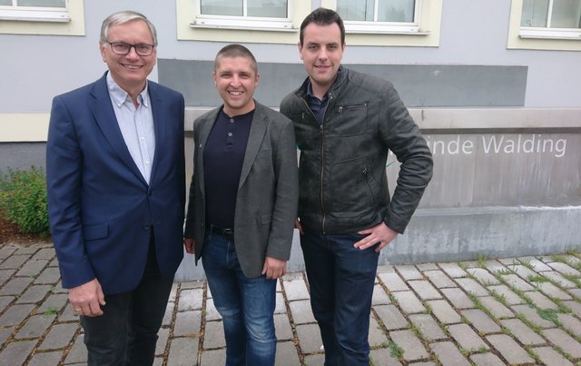 SPÖ-Bezirksobmann NR Alois Stöger mit Vizebürgermeister Helmut Mitter und Claus Putscher (v. l.).