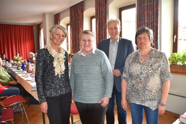 Birgit Erhart, Rosa Auer, Vortragender Dr. Joachim Hawel und Rita Vetter (nicht im Bild: Gabriele Raffl)