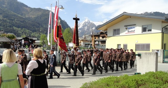 Zahlreiche Vereine feierten gemeinsam mit den beiden Feuerwehren. | Foto: FF Kaprun / Domenik David