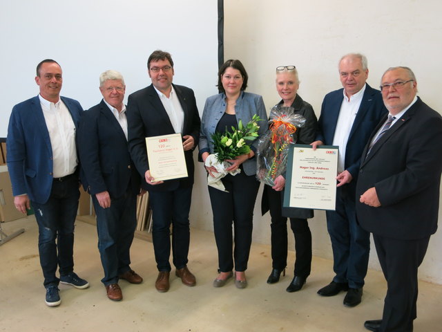 die Landesinnungsmeister-Stellvertreter Stefan Zamecnik und Johann Ostermann, Andreas und Elisabeth Hager, Wirtschaftsvertreterin Susanne Hansy, Landesinnungsmeister Helmut Mitsch und Vizepräsident Josef Breiter | Foto: privat