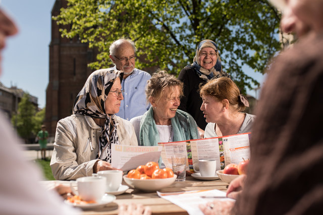 In den Grätzel-Cafés kann man zwanglos Kontakte mit Gleichgesinnten knüpfen. | Foto: Wiener Gesundheitsförderung / A. Rinkhy