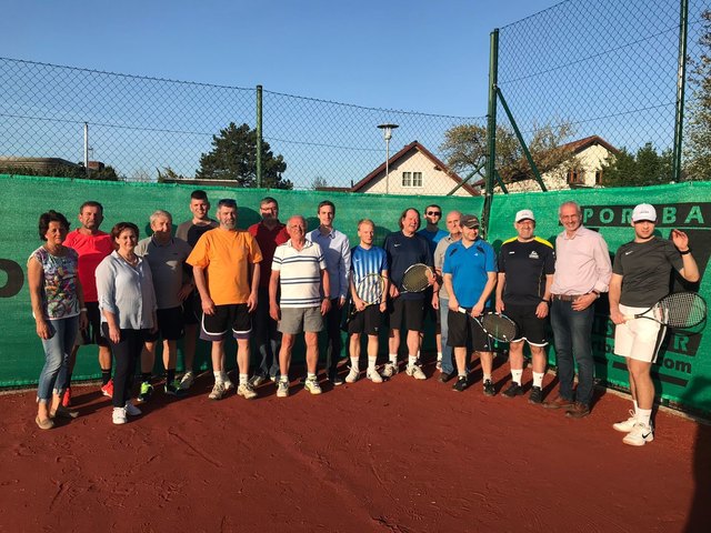 v.l.n.r.: GGR Andrea Strobl, Andreas Demelmaier, GGR Petra Wagner, Günter Braatz, Stefan Staindl, Hermann Imhof, GR Helmut Bauer, Johann Hieger, Wolfgang Stauffer, Daniel Langthaler, Walter Beranek, Roman Berger, Heinrich Horvath, Rudolf Gira, Obmann Roman Hoffmann, Bgm. Rudi Schütz, Jakob Hoffmann