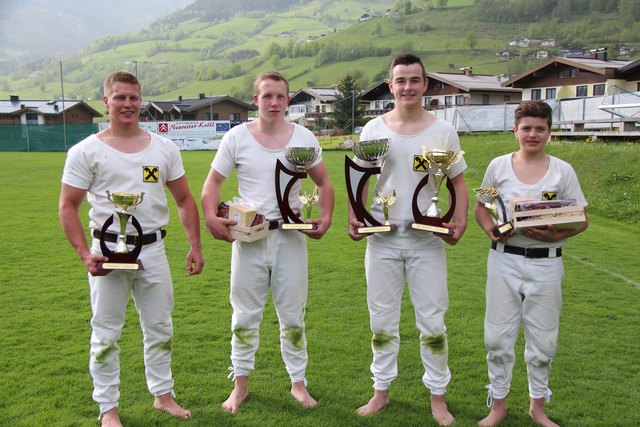 Erfolgreicher Saisonauftakt der Osttiroler Ranggler: Albert Warscher, Lukas Mattersberger, Philip Holzer und Simon Lang (v.l.)