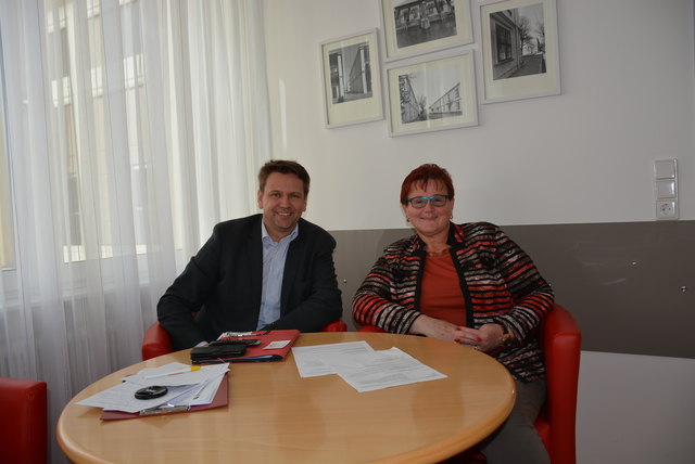 Landtagsabgeordneter Rainer Windholz bei Bürgermeisterin Erika Sikora