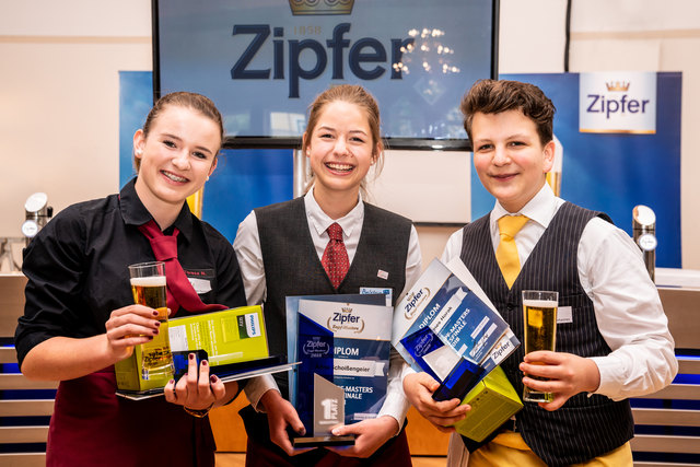 Die drei Bestplatzierten der Zipfer Zapf Masters: Teresa Neulinger, Anna Schoißengeier und Johannes Horak (v.l.n.r.). | Foto: Zopf Photography