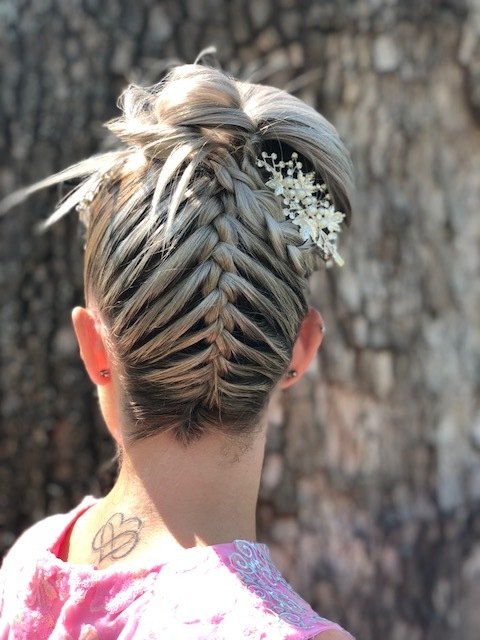 Tolle Hochsteckfrisuren wurden kreiert.