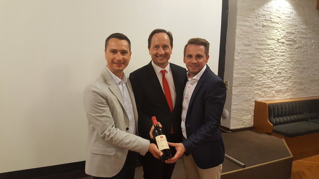 Robert Hergovich und Ivan Grujic gratlieren Günter Kovacs | Foto: SPÖ Eisenstadt