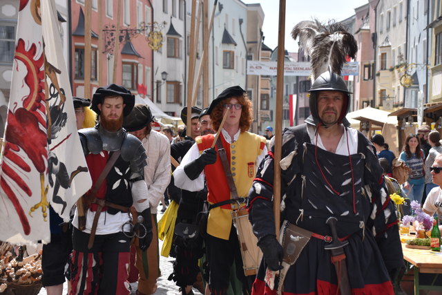 Der Mittelalterverein "Stählerner Haufen 1499" aus Vomp/Schwaz veranstaltete am Samstag und Sonntag in Rattenberg ein Spießgericht.