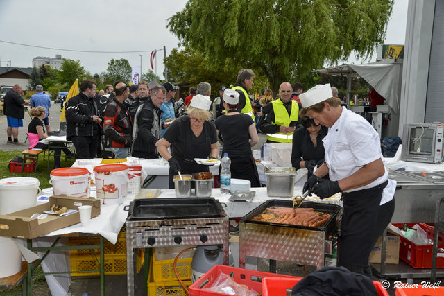 ... und ihr Cateringteam im vollen Einsatz