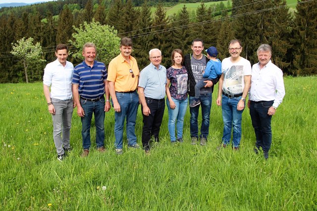 Auch die LAbg. Hubert Lang und Lukas Schnitzer, KO Johann Reisinger und Bgm. Johann Weiglhofer wanderten in Pöllauberg.