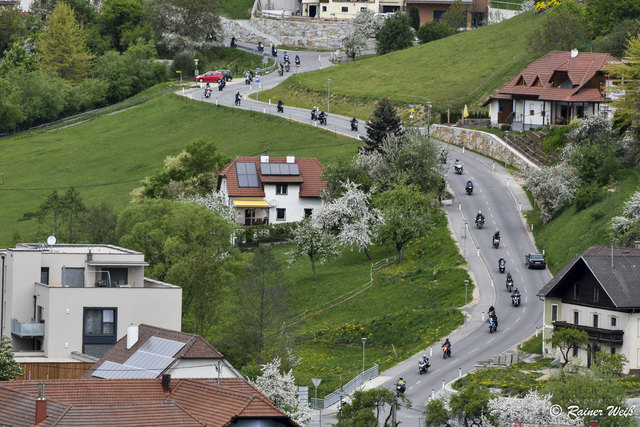 Gemeinsame Ausfahrt - Ortsdurchfahrt in Hirschbach