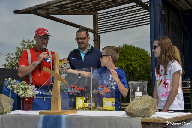 Auslosung des Gewinnspiels mit Preisen der Fa. John