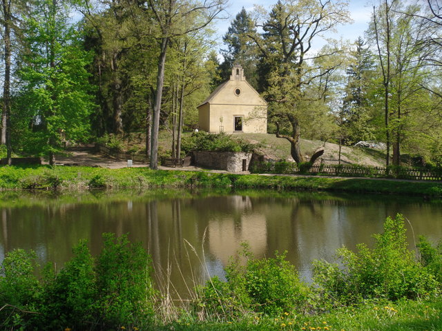 Die Schlosskapelle inmitten der schönen Natur!