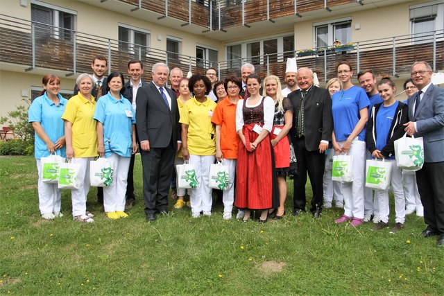 LH Hermann Schützenhöfer besuchte mit Kommunalpolitikern die Mitarbeiter des SeneCura Sozialzentrums Premstätten
