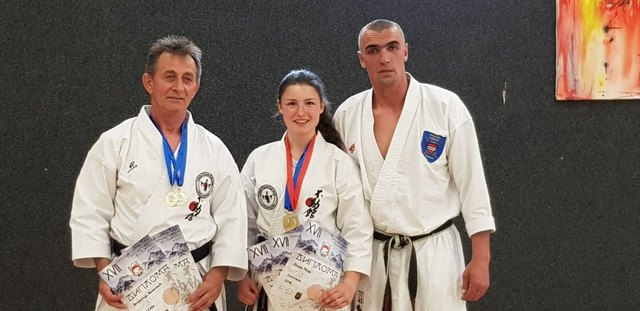 Nezralija Ahmetovic/Trainer (links) Elena Mayr (mitte), Gago Maric/Trainer (rechts).