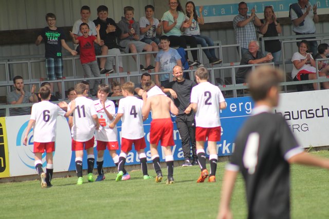 Die Sport NMS Bad Kreuzen bejubelte den Schülerliga-Bezirkssieg.