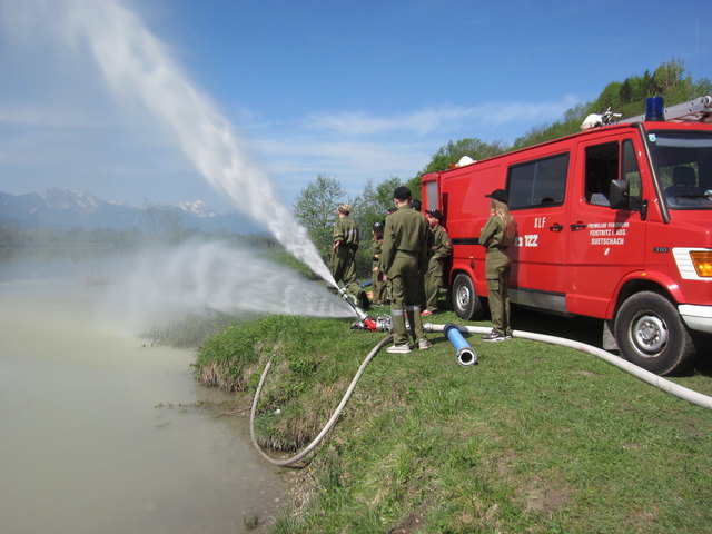 Im Drau-Hafen gingen die Maschinisten ans Werk | Foto: Martin Florian
