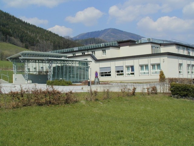 Das Gebäude der Sonderkrankenanstalt in Aflenz besteht seit 1970, jetzt wird sie umfassend umgebaut und modernisiert. | Foto: PVA