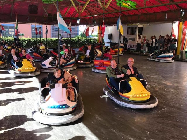Die beiden LAbg. Erwin Dirnberger und Karl Petinger im gleichen Boot - besser gesagt Autodrom. | Foto: Linhart