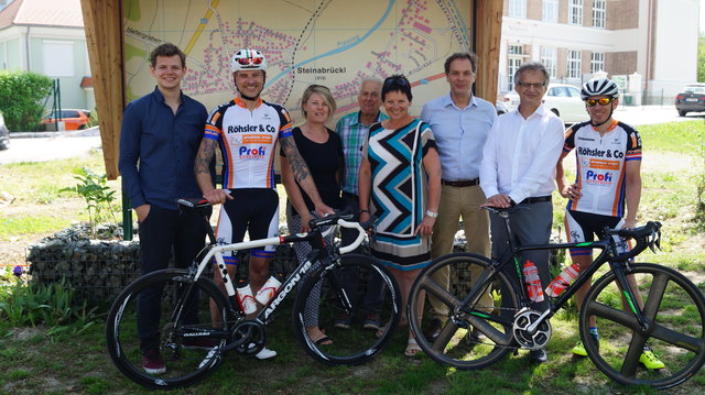 V.l.: Vorstand des Vereins Sebastian Harbich, Bettina Prikril , Alois Eder, Ida Th.Eder,Martin Prikril, Karl Heinz Mayer sowie 2 externe Radfahrer﻿. | Foto: Eder