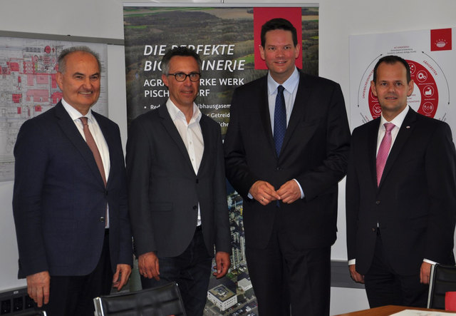AGRANA-Generaldirektor Johann Marihart, Bauernbund-Präsident Georg Strasser, EU-Abg. Lukas Mandl und Werksleiter Josef Eisenschenk.