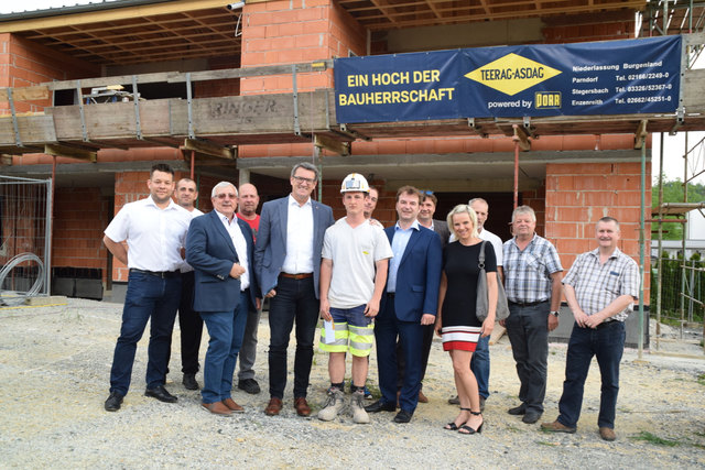 Die Oberwarter Siedlungsgenossenschaft lud zur Gleichenfeier in die Feldgasse nach Bad Tatzmannsdorf.