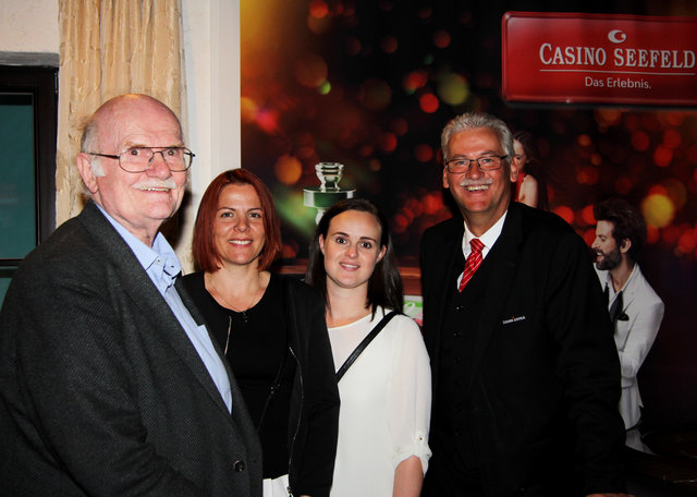 (v.l.) Gerhard Enders (Präsident TTTV), Martina Kapfinger (Bundesligaspielerin TTC Kirchbichl), Katharina Münzer (UTV Hall) und Horst Trefalt (Casino Seefeld) | Foto: Casino Seefeld
